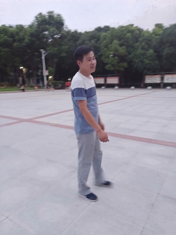 一笑的第一张照片--东莞相亲服务中心