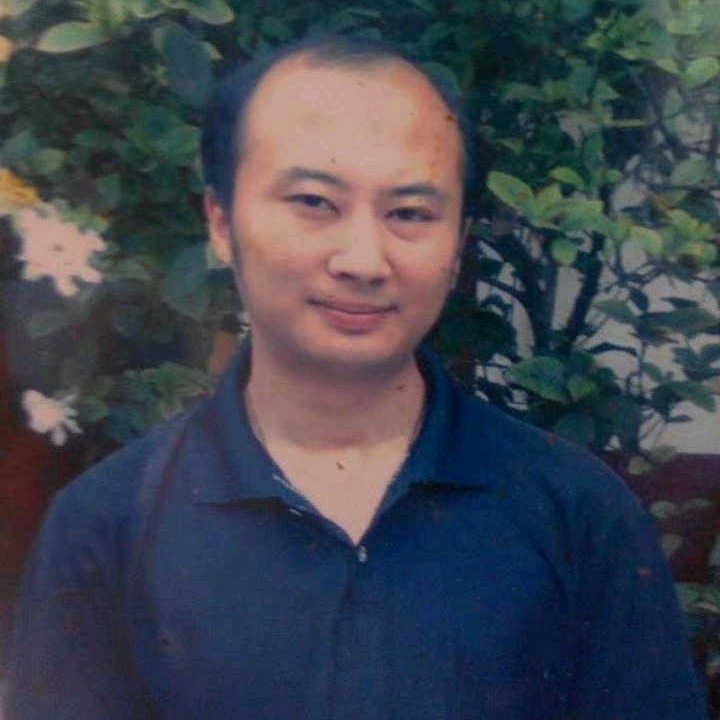 石峰里的生命的第一张照片--东莞相亲服务中心