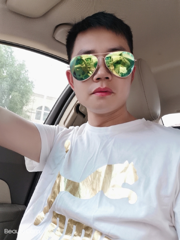 奋斗的第一张照片--东莞相亲服务中心