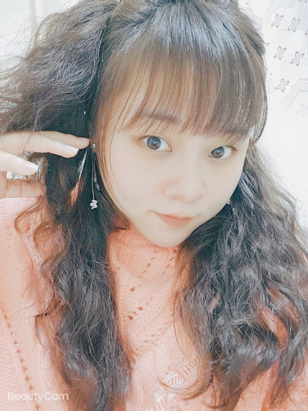 艾薇儿的第一张照片--东莞相亲服务中心