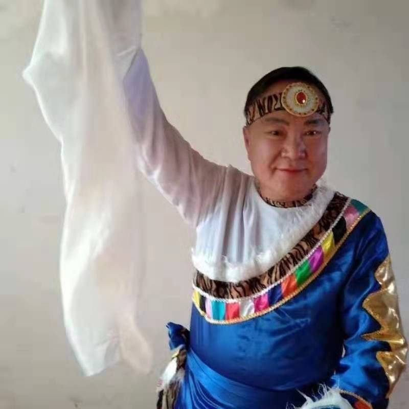 走在冷风中的第一张照片--东莞相亲服务中心