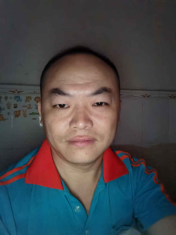 与子携老的第二张照片--东莞相亲服务中心