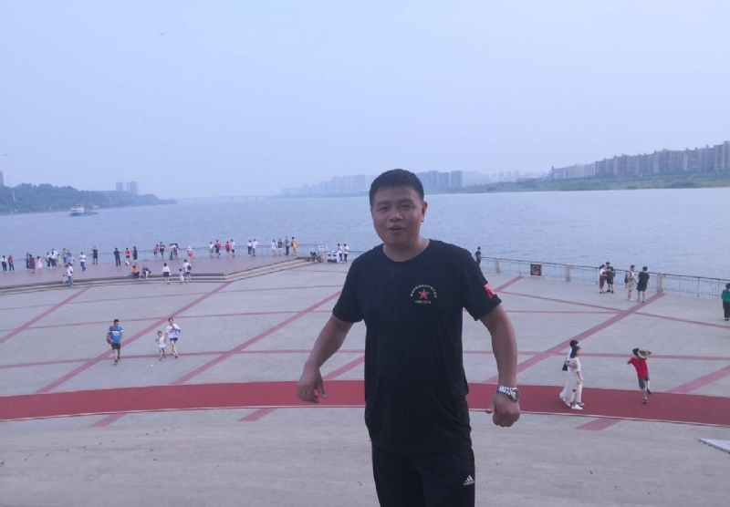 曾经心疼的我的第一张照片--东莞相亲服务中心