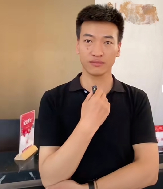 一杯梁白开的第一张照片--东莞相亲服务中心