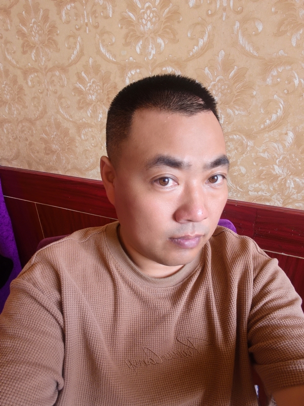 擦亮眼睛向前看的第一张照片--东莞相亲服务中心