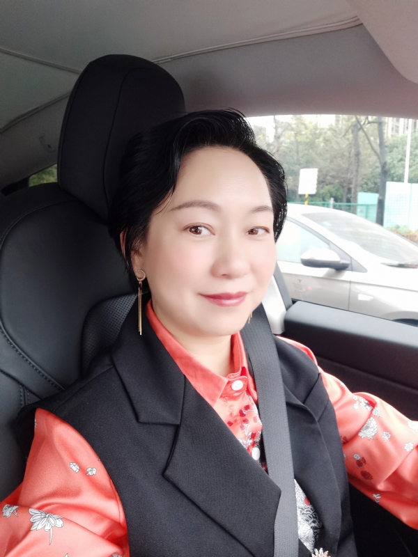 艳阳天的第二张照片--东莞相亲服务中心